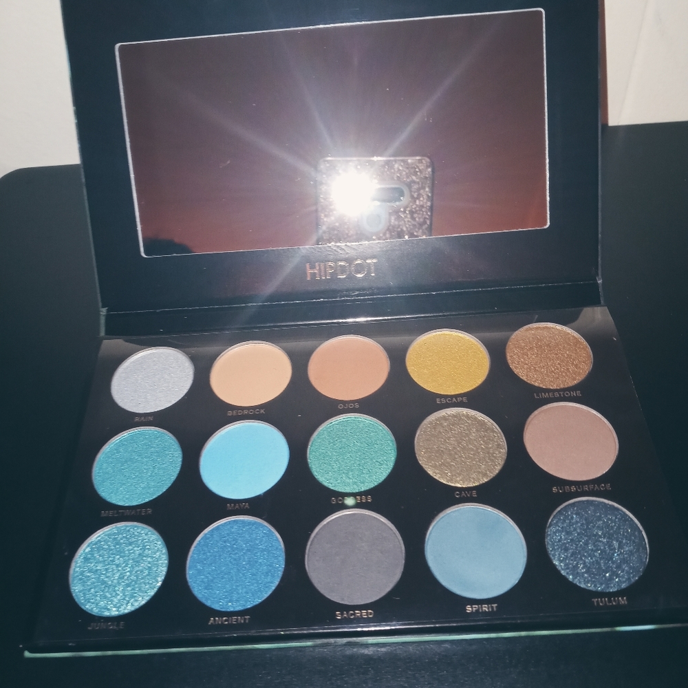 HIPDOT pressed eyeshadow palette
